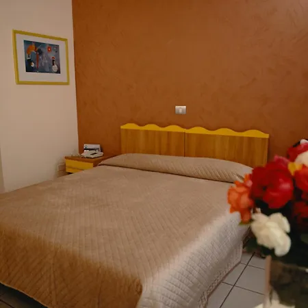فندق Halykos 3*