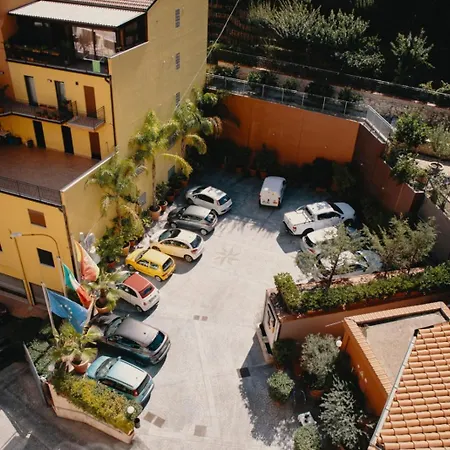 Halykos Hotel 3*